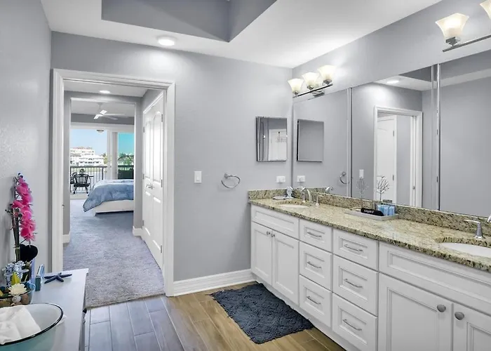 Waterfront -3br - 2kings -pool Balcony - Clearwater Beach