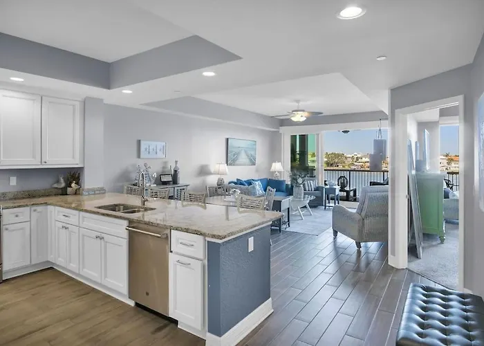 Waterfront -3br - 2kings -pool Balcony -