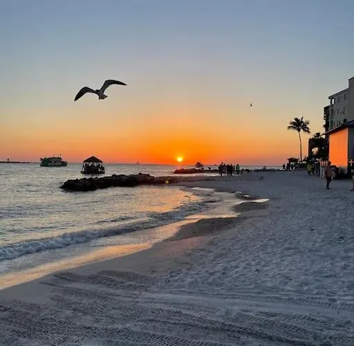 Waterfront -3br - 2kings -pool Balcony - * Clearwater Beach