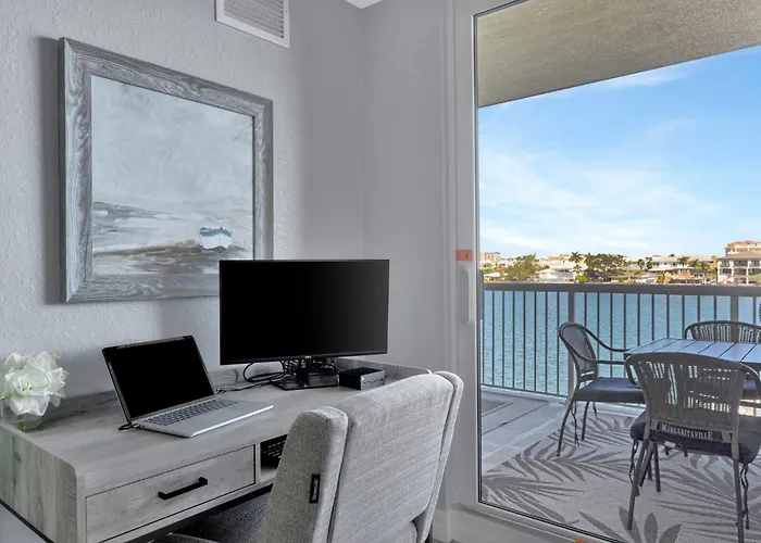 Apartment Waterfront -3br - 2kings -pool Balcony - *