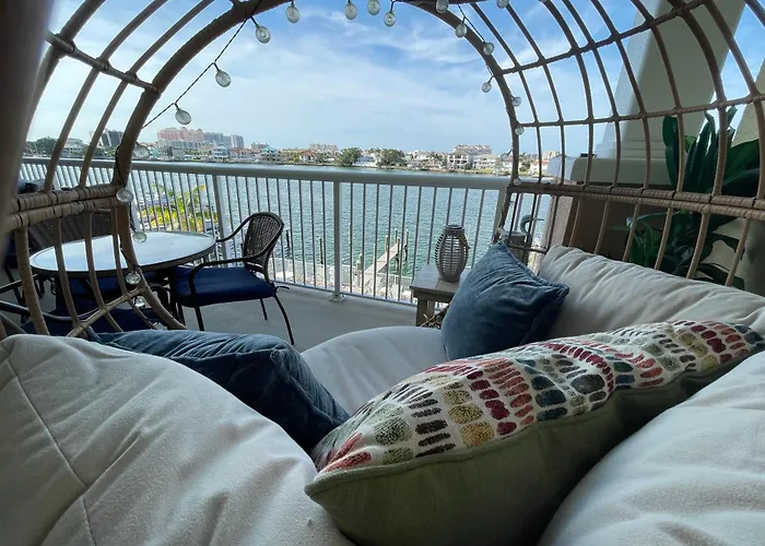 Waterfront -3br - 2kings -pool Balcony -